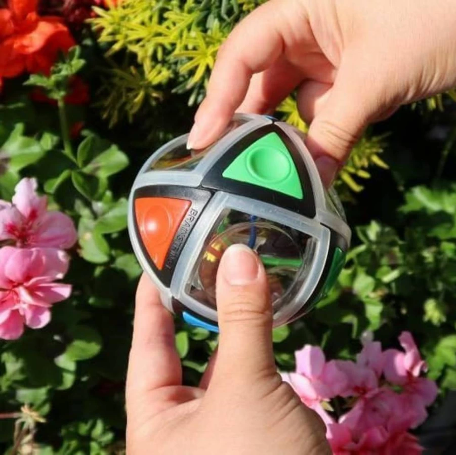 Original Brainstring R Puzzle by Recent Toys - 360° Rotating Ball Brainteaser Game for Ages 9 to Adult - Portable Travel Puzzle